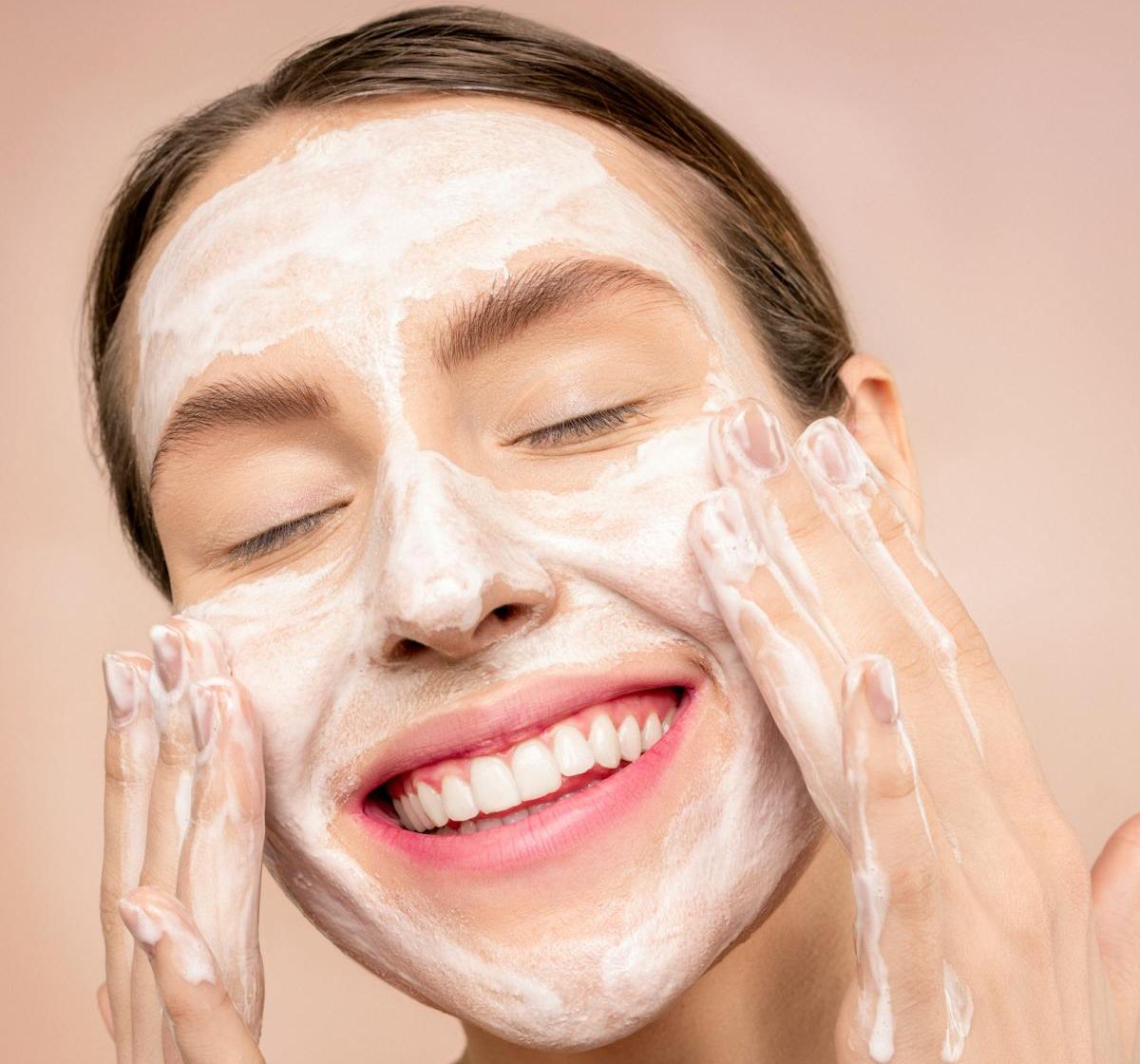 Top 10 Benefits of Adding Glowing Face Wash to Your Routine